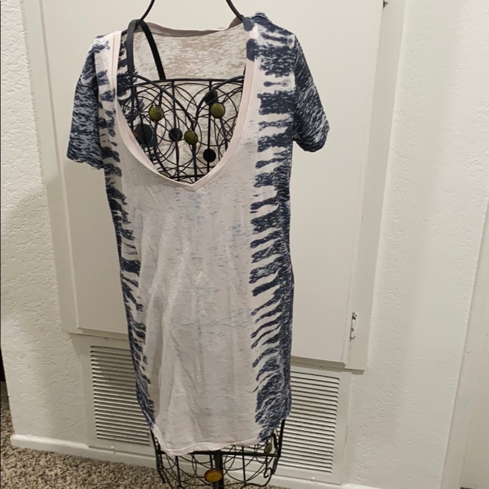 V-Neck TEE